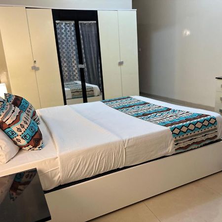 Yelow Home Dakar Luaran gambar