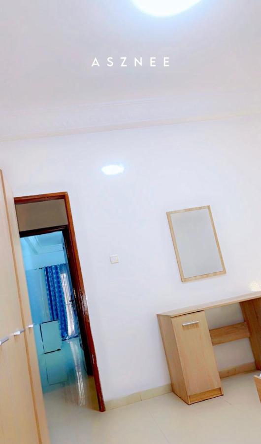 Yelow Home Dakar Luaran gambar