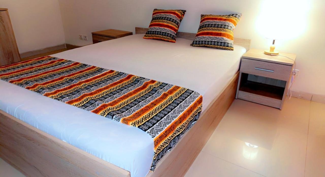 Yelow Home Dakar Luaran gambar